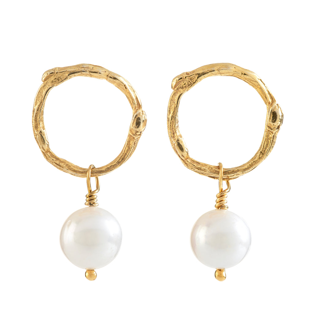 Flower bud circles with pearl