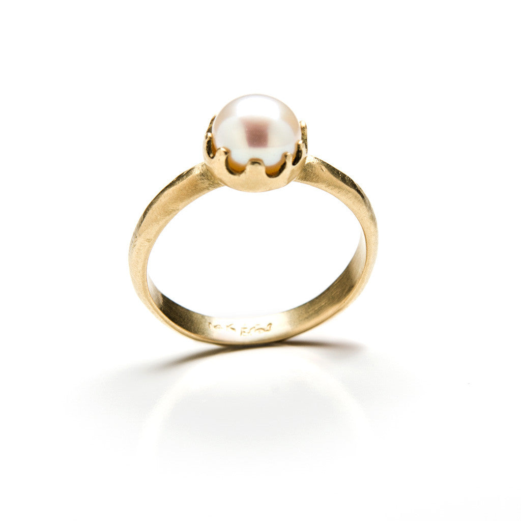 Crown pearl ring
